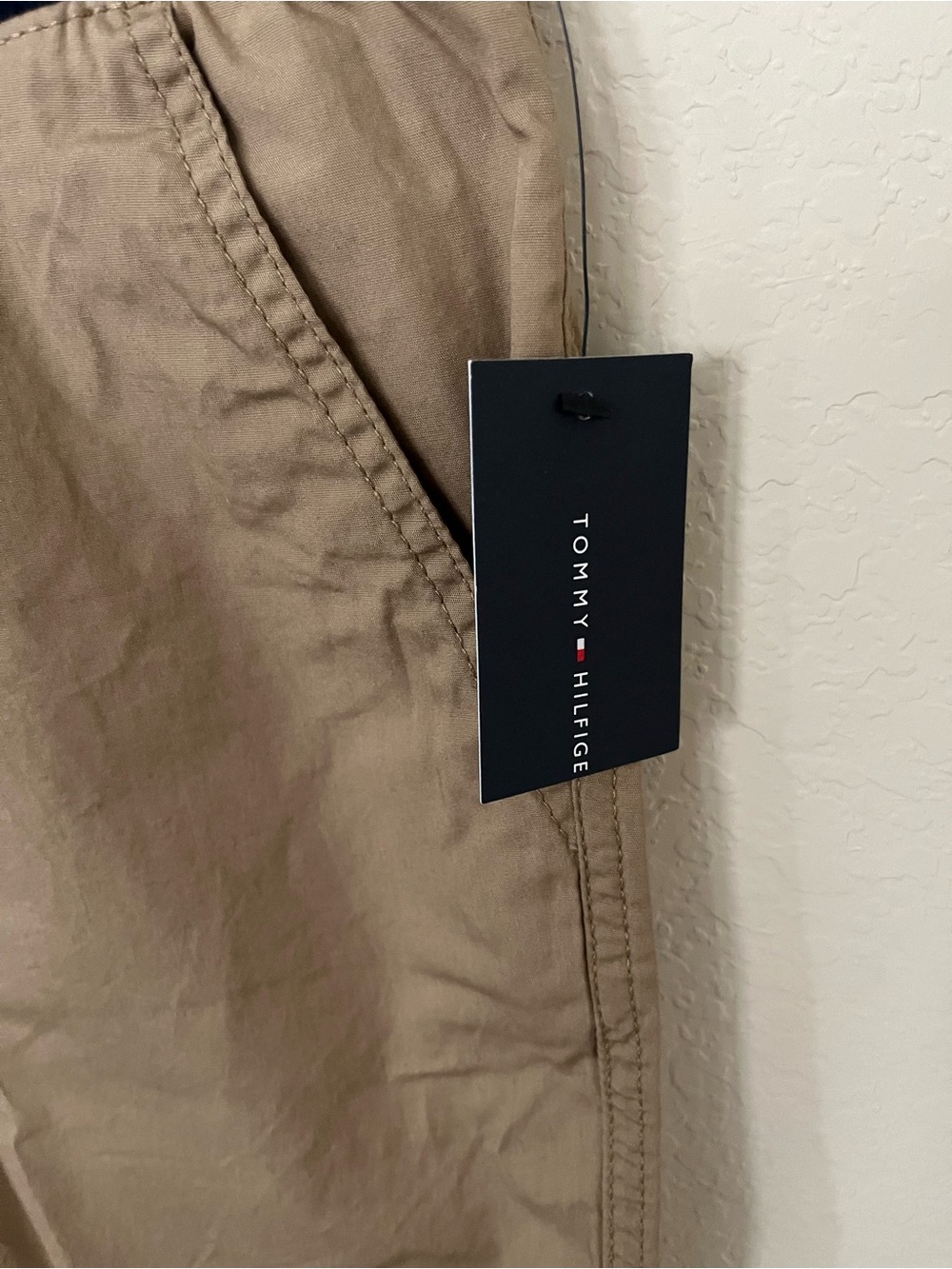 Tommy Hilfiger Boys Khaki Pull-On Chino Shorts Medium 12/14 NWT - Picture 2 of 4